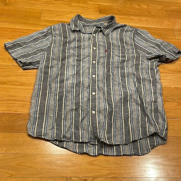 Levi's Other - Levi XL button up mens top good condition